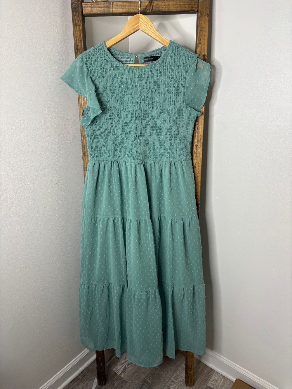 Merokeety Smocked Tiered Midi Dress in Sage Green Size L